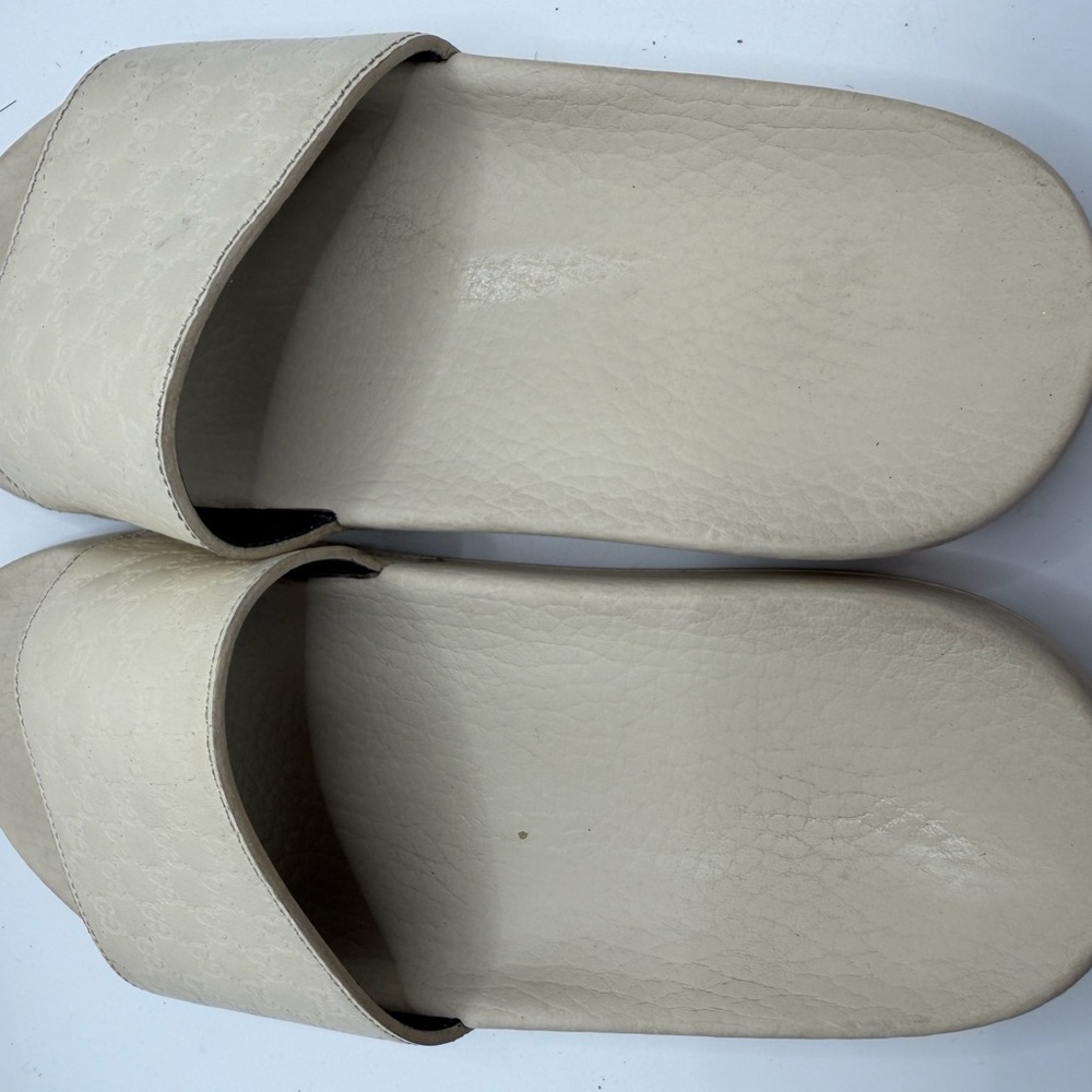 Gucci Textured Gray Pattern - Picture 5 of 14